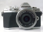 OM-D E-M10III MズイコーD14-42EZ
