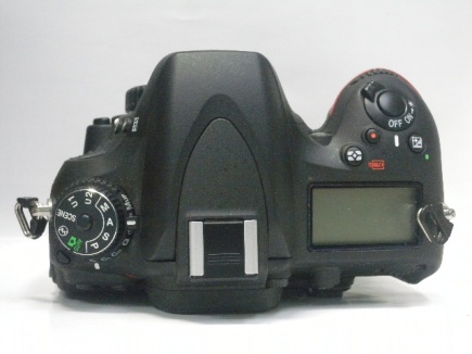 D600