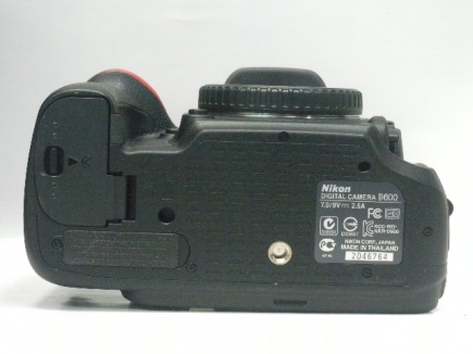 D600