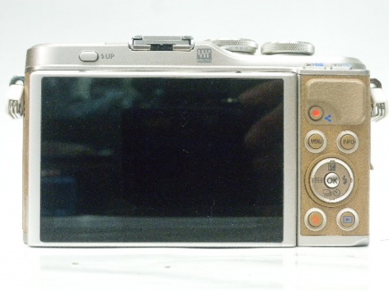 ペンE-PL9 MズイコーD14-42EZ