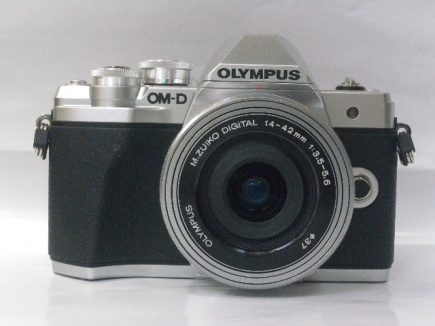 OM-D E-M10III MズイコーD14-42EZ