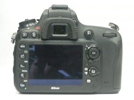 D600
